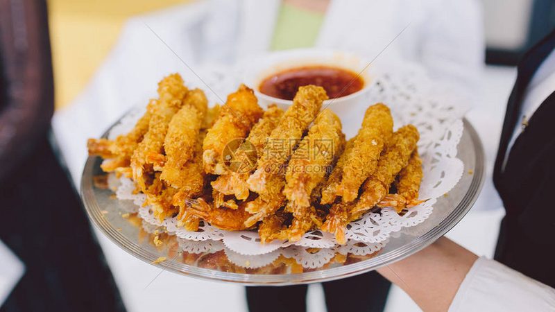 食品代工生产：周期与价格的微妙平衡**